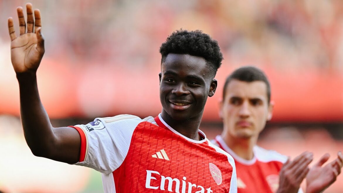 Les joueurs d'Arsenal remercient leurs supporters lors du tour d'appréciation 2022/23