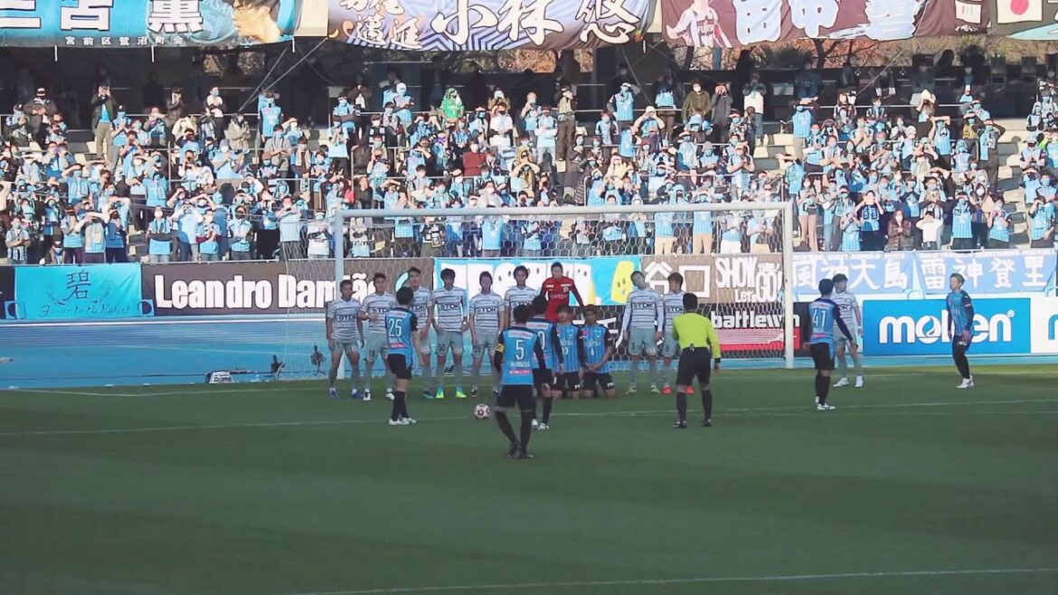Midori Tanaka marque directement avec un FK lors de la demi-finale de la 100e Coupe de l'Empereur Kawasaki Frontale vs Blaublitz Akita