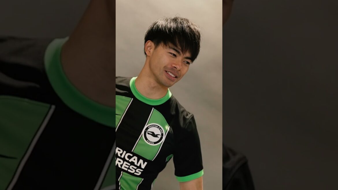 Kaoru Mitoma dans le NOUVEAU maillot domicile de Brighton ! 🇯🇵😍 Kaoru Mitoma dans le NOUVEAU maillot domicile de Brighton ! 🇯🇵😍