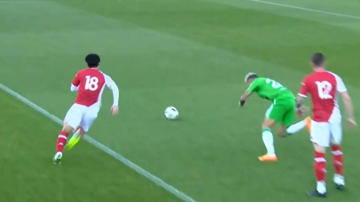 Takumi Minamino rampe hors du fond de l'enfer et nous donne une prémonition d'une grosse explosion cette saison