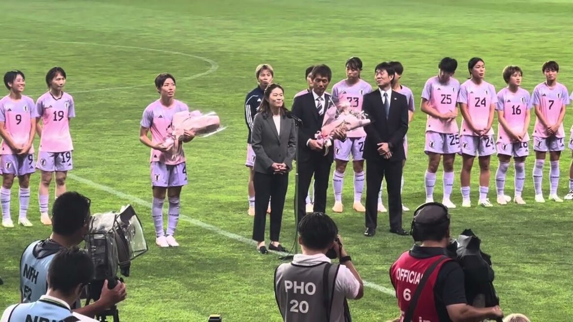 Homare Sawa, Hajime Moriyasu, Saki Kumagai, Futoshi Ikeda Nadeshiko Match d'adieu de la Coupe du monde du Japon 4 discours émouvants