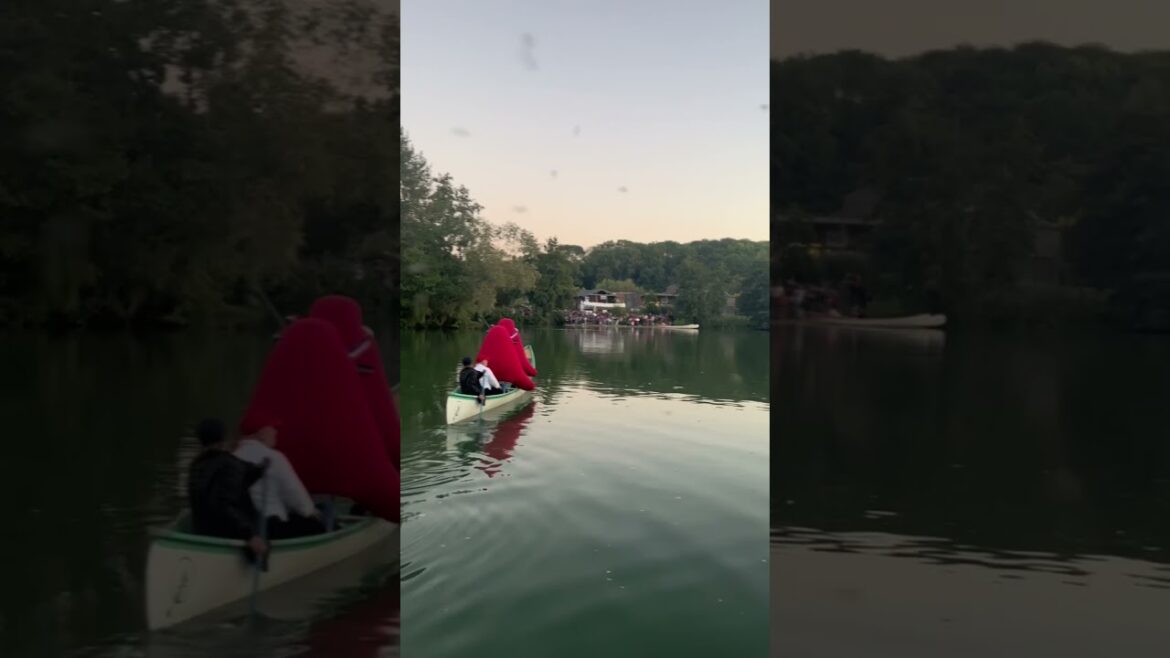 VIS MA VIE DE MASCOTTE #2 🧸 Phryges + Kayak = Céline 🎶#Paris2024