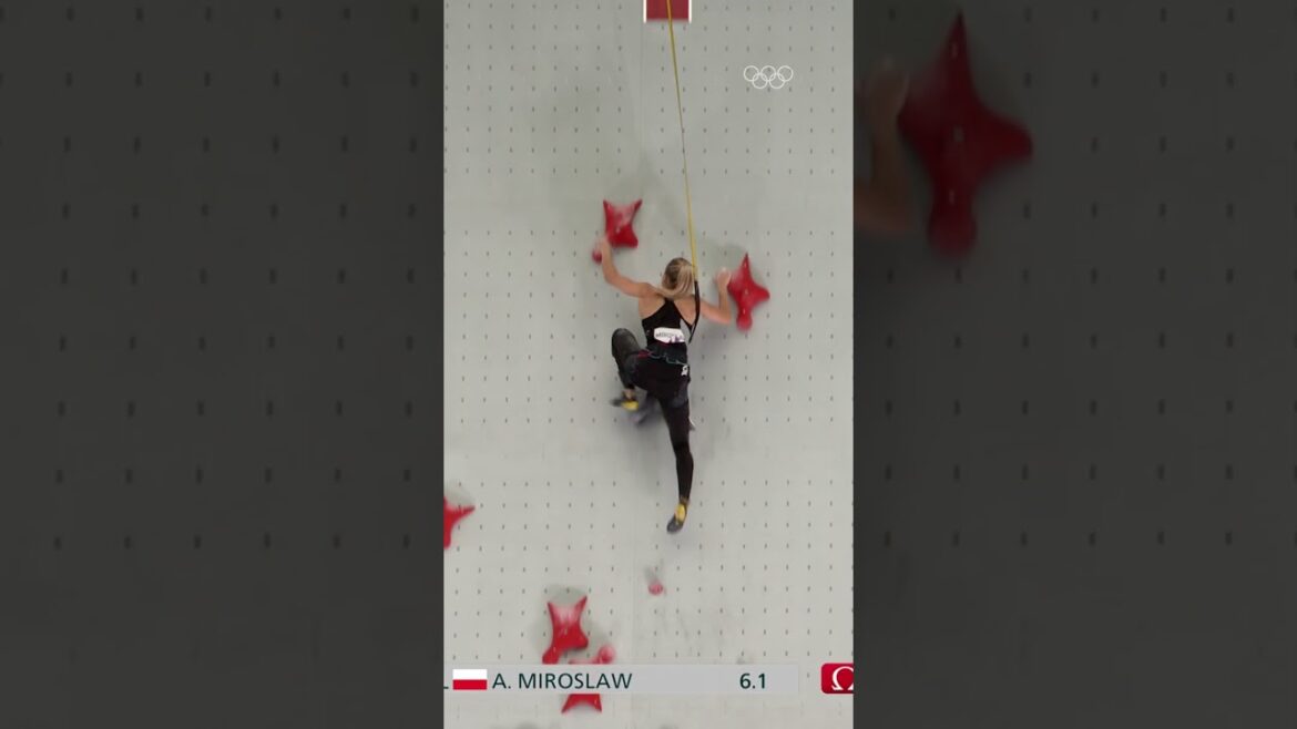 Literally spiderwoman.🕷 Aleksandra Miroslaw at Tokyo 2020