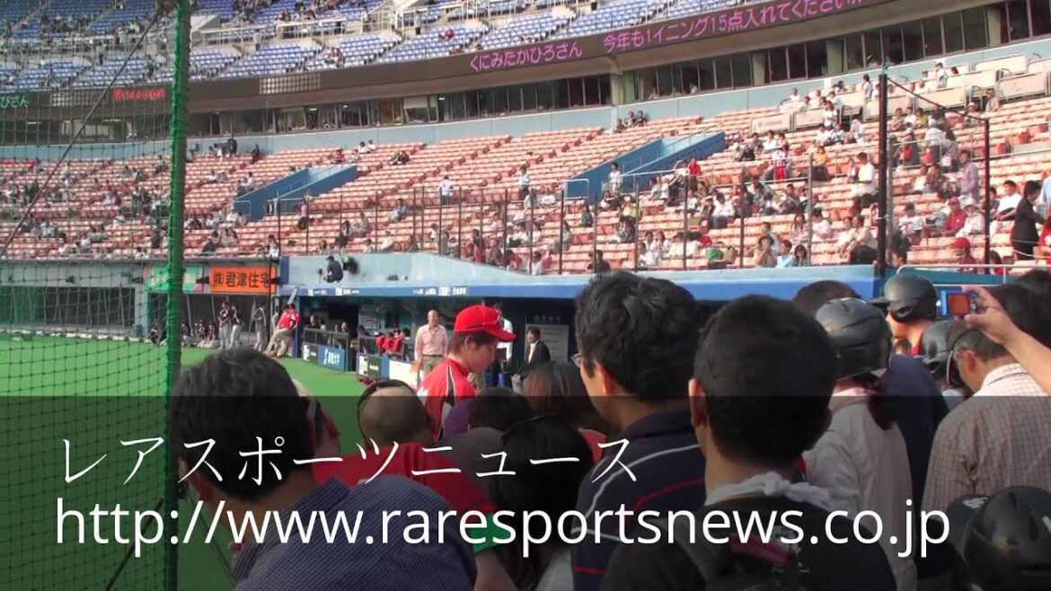 Vidéo de Kenta Maeda de Hiroshima Carp signant des autographes !  !