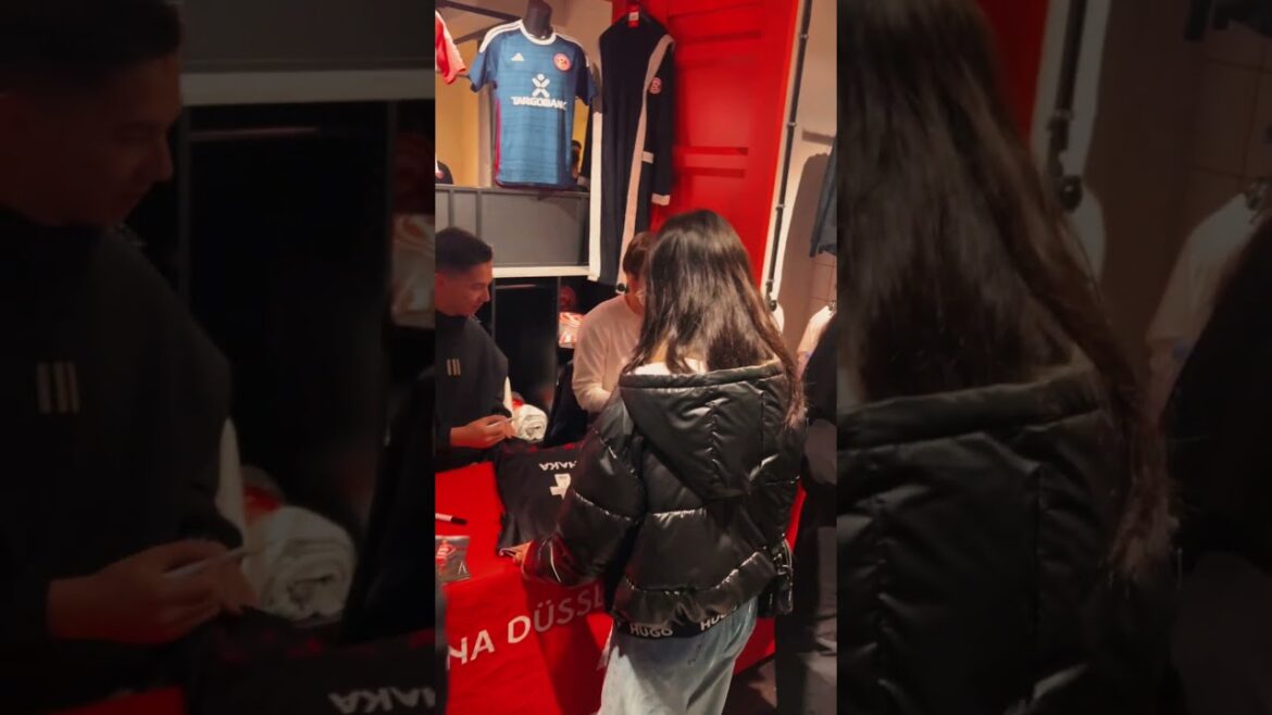 LEÇON D'AUTOGRAPHES | Ao Tanaka et Shinta Appelkamp font sourire les visages #shorts #田中碧