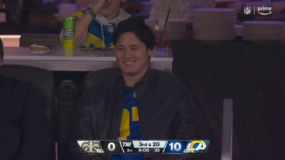 Shohei Ohtani était excité dans les tribunes de Rams vs Saints