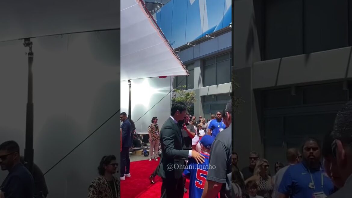 Le tapis rouge All-Star de Shohei Otani portant un costume. Bien sûr, c'est aussi gentil avec les enfants. C'est un instant.  .  .  Tapis rouge All-Star de Shohei Ohtani #shoheiohtani