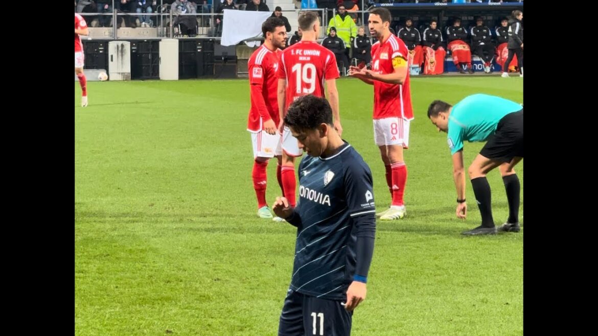 Les balles de tennis et les pièces de chocolat volent, mais que fait réellement Asano ?  😂