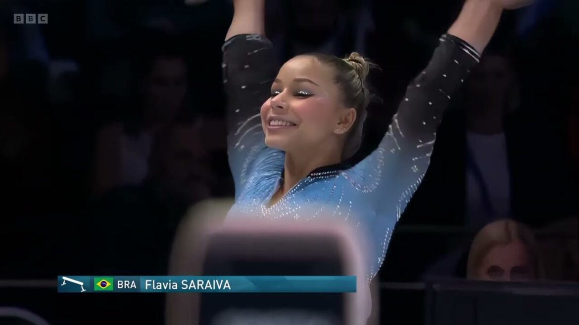Flavia Saraiva Routine aux poutres Concours général individuel féminin Finale Championnats du monde 2023 Ralenti
