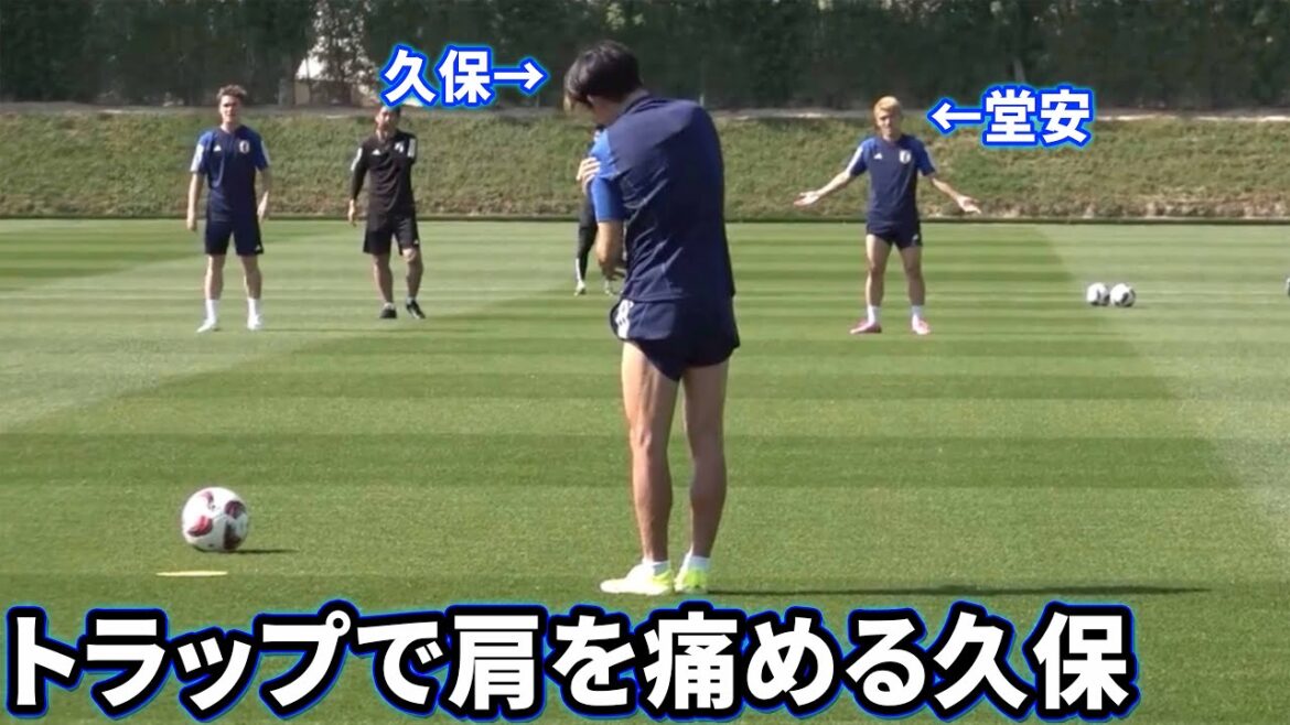 Takefusa Kubo se blesse à l'épaule gauche lors d'un échange de passes avec Ritsu Doan