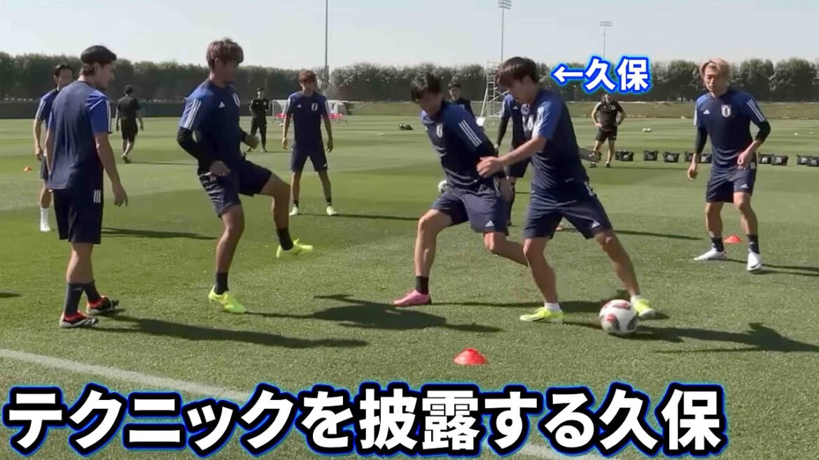 Takefusa Kubo montre des techniques avancées apprises en Espagne dans une cage à oiseaux