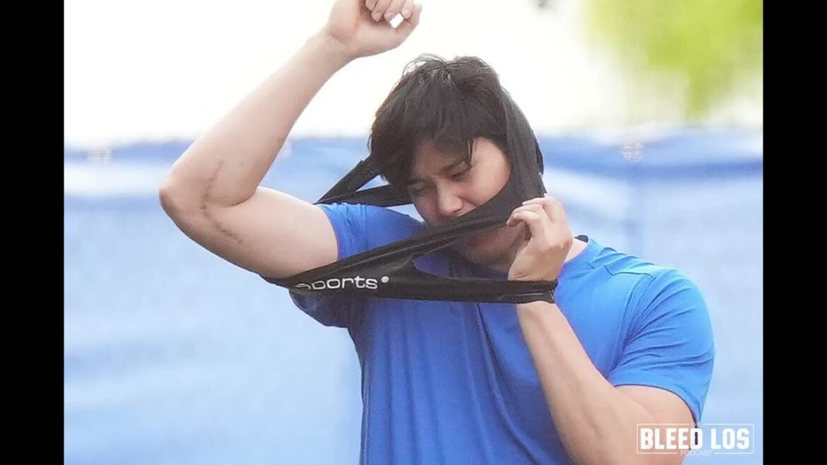 Shohei Ohtani des Dodgers est arrivé en Arizona au complexe d'entraînement de printemps des équipes