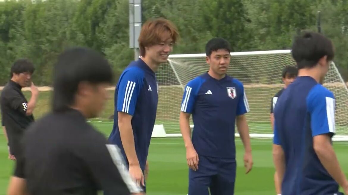Le défenseur japonais Kou Itakura fête son 27e anniversaire avec ses coéquipiers|板倉 滉|Samurai Blue|Coupe d’Asie Le défenseur japonais Kou Itakura fête son 27e anniversaire avec ses coéquipiers|板倉 滉|Samurai Blue|Coupe d'Asie