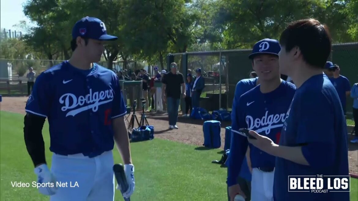Shohei Ohtani des Dodgers s'entraîne au bâton, heureux au camp et signant des autographes VIDÉO COMPLÈTE