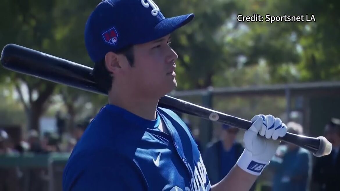 Le Japonais Shohei Ohtani a assisté au premier entraînement officiel de l'équipe complète des Dodgers lors de l'entraînement de printemps Shohei Ohtani Baseball