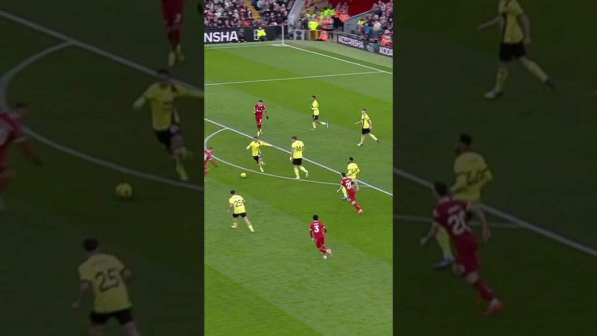 [11 février]Wataru Endo revient dans le onze de départ et contribue à la victoire avec sa défense dévouée !  Wataru Endo contre Burnley