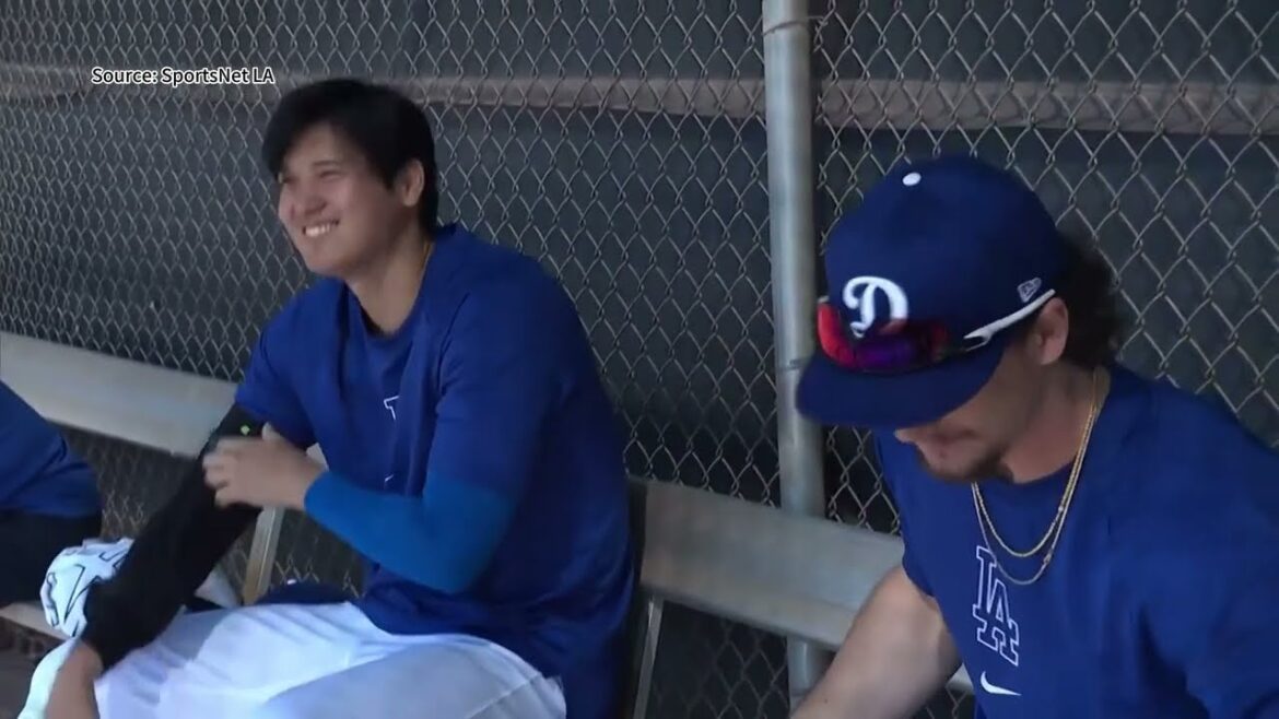 Shohei Ohtani pose et prend quelques élans alors que les Dodgers se préparent pour le premier match du printemps