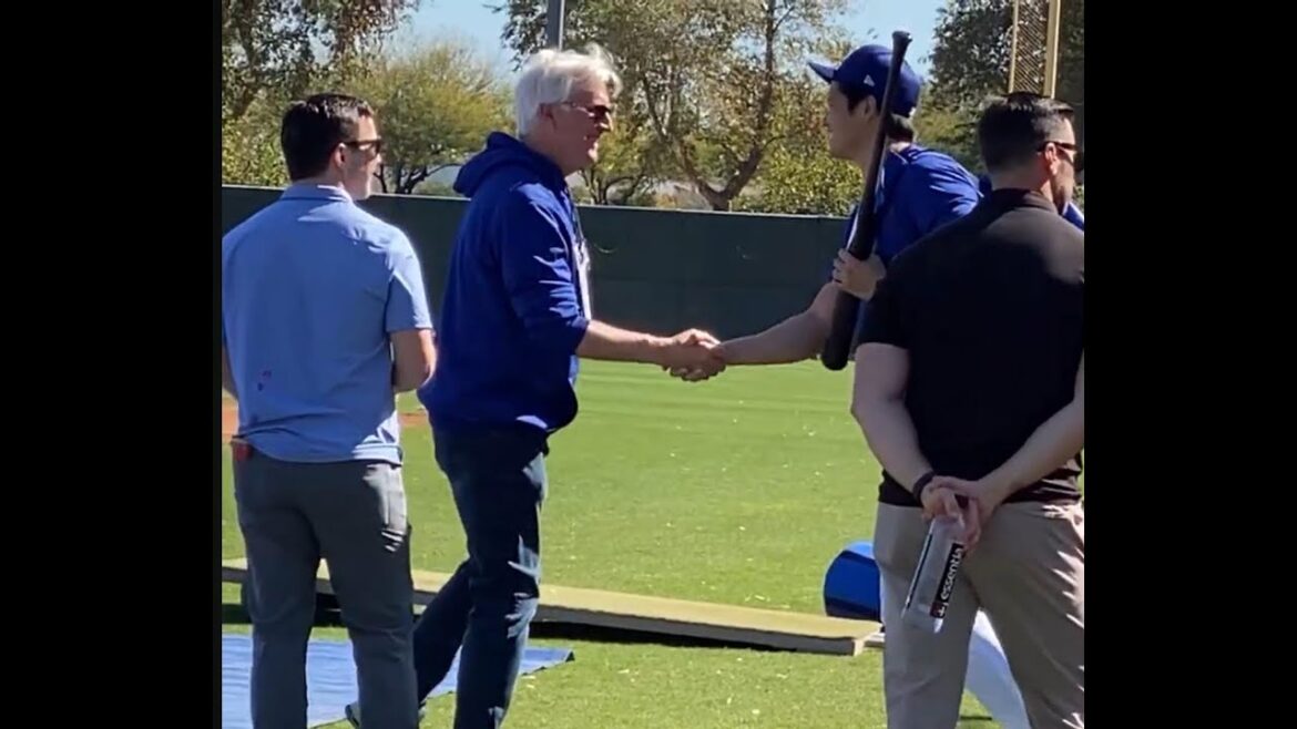Vidéo exclusive de Shohei Ohtani parlant en anglais avec le PDG des Dodgers, Mark Walter