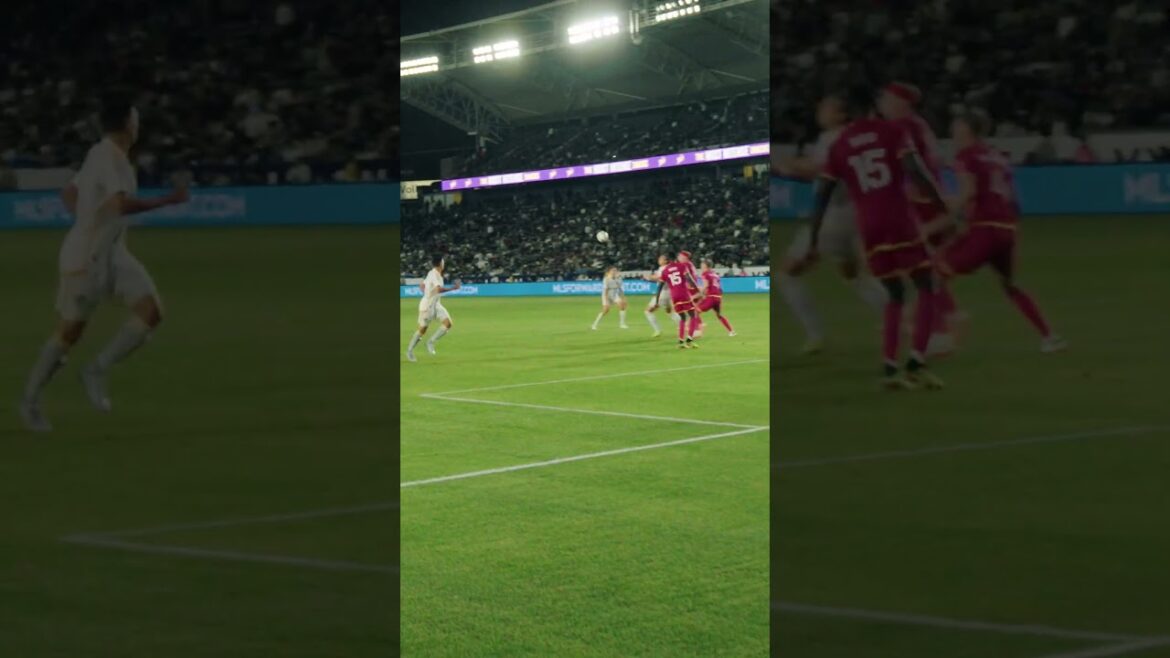 Miki Yamane danse devant un défenseur #LAGalaxy #MLS #soccer #futbol #soccerskills #tekkers #football