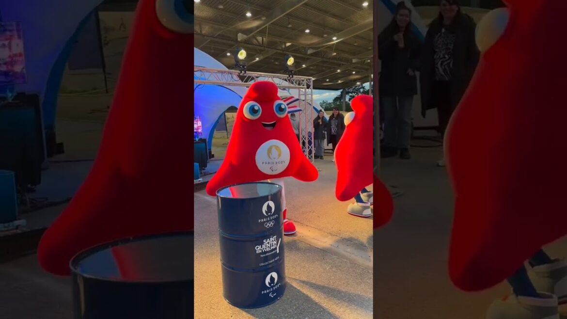 The mascot macarena... 💃🎉