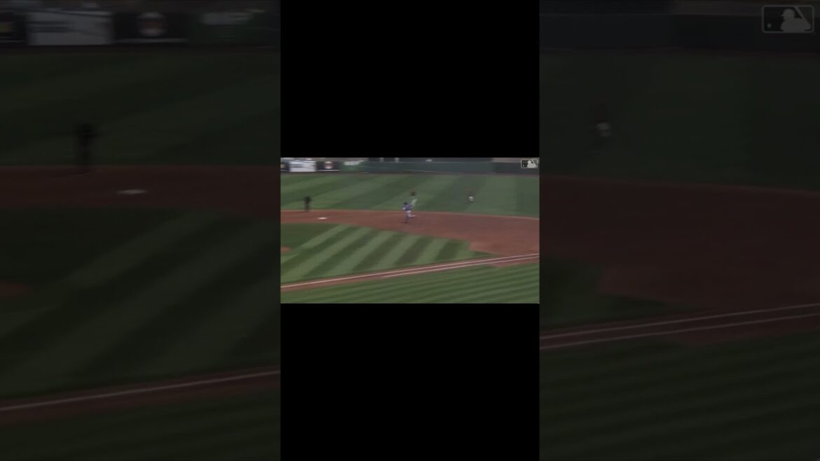 Seiya Suzuki réussit un Grand Chelem #mlb #baseball #mlbshorts #homerun #grandslam #japan #cubs