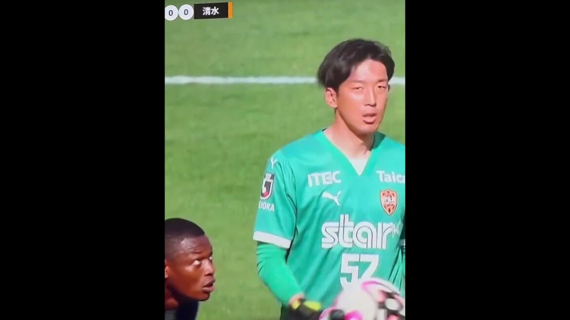 M. Gonda qui trouve le ninja #Shimizu S-Pulse #Ventforet Kofu #Shuichi Gonda #Fabian Gonzalez