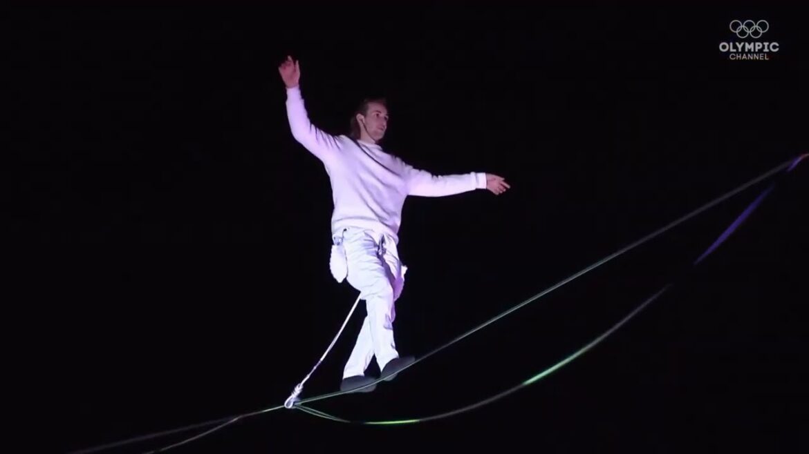 Spectacle de slackline |  Jeux Olympiques 2020 |  Cérémonie officielle de clôture