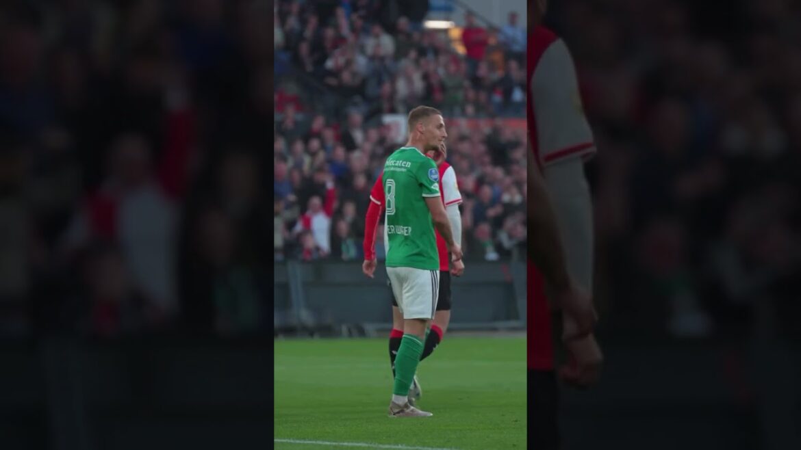 Premier des cinq buts de Feyenoord.  🧮 Ayase Ueda 🇯🇵