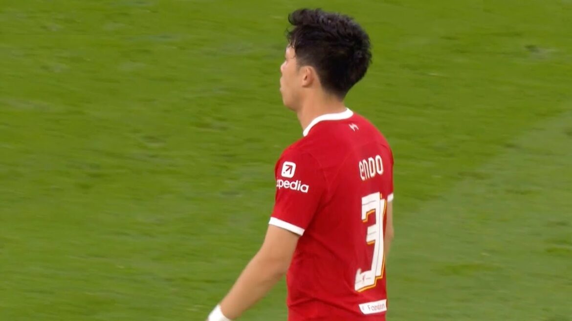 C'est ce qui arrive quand Wataru Endo devient sérieux contre Tottenham