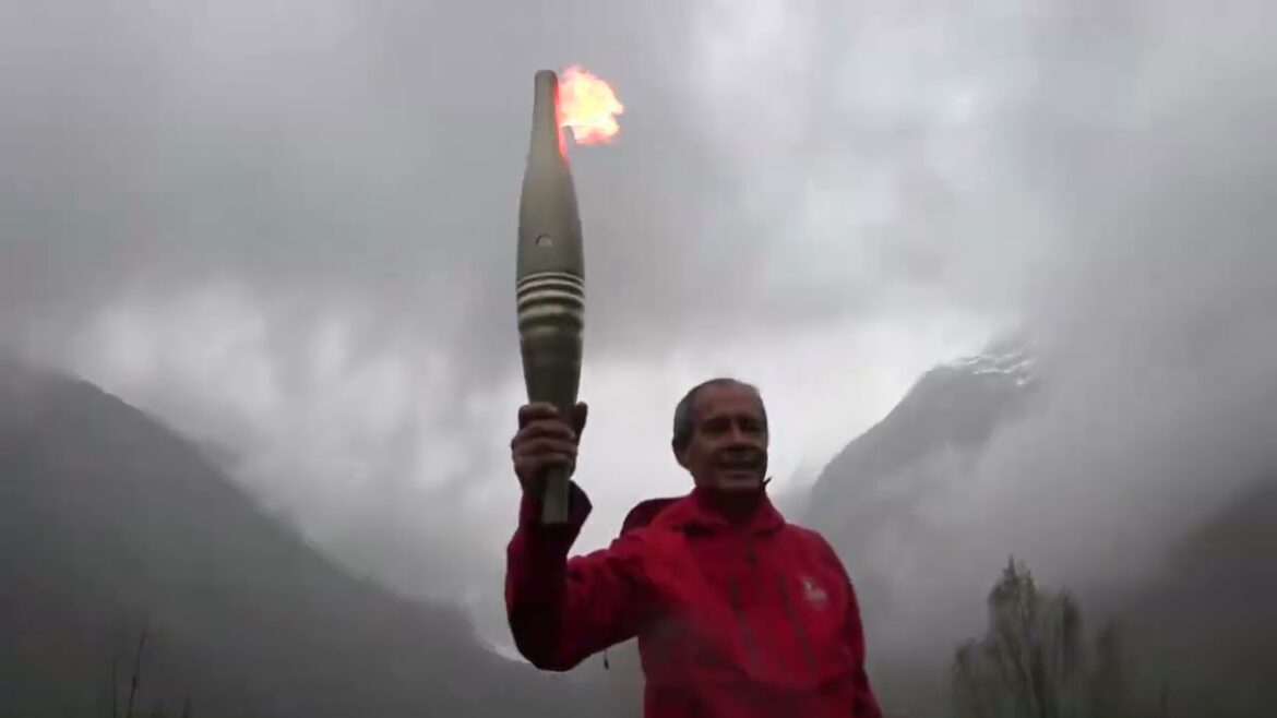 Relais de la Flamme olympique | Étape 11 – Hautes-Pyrénées | Jeux Olympiques de Paris 2024 Relais de la Flamme olympique | Étape 11 - Hautes-Pyrénées | Jeux Olympiques de Paris 2024