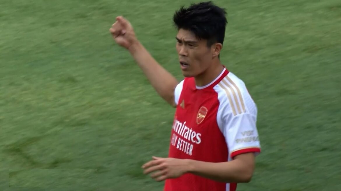 C'est ce qui se passe lorsque Takehiro Tomiyasu devient sérieux contre Everton