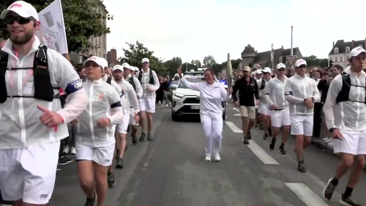 Relais de la Flamme olympique | Étape 19 - Mayenne | Jeux Olympiques de Paris 2024