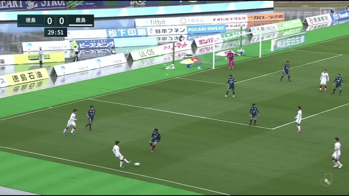 Seima Doi bloque le tir de Kiyo Ueda.