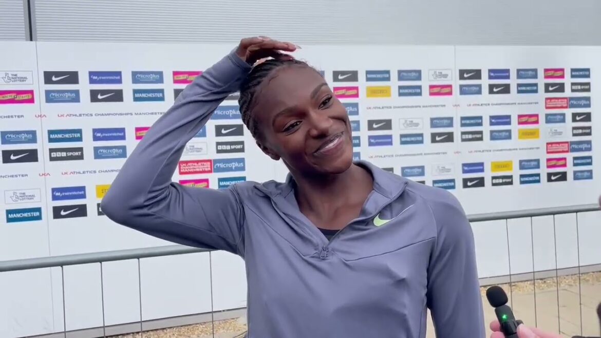 Dina Asher-Smith parle de la tenue d’une troisième édition des Jeux olympiques et des raisons pour lesquelles Paris 2024 peut ressembler à Londres 2012. Dina Asher-Smith parle de la tenue d'une troisième édition des Jeux olympiques et des raisons pour lesquelles Paris 2024 peut ressembler à Londres 2012.