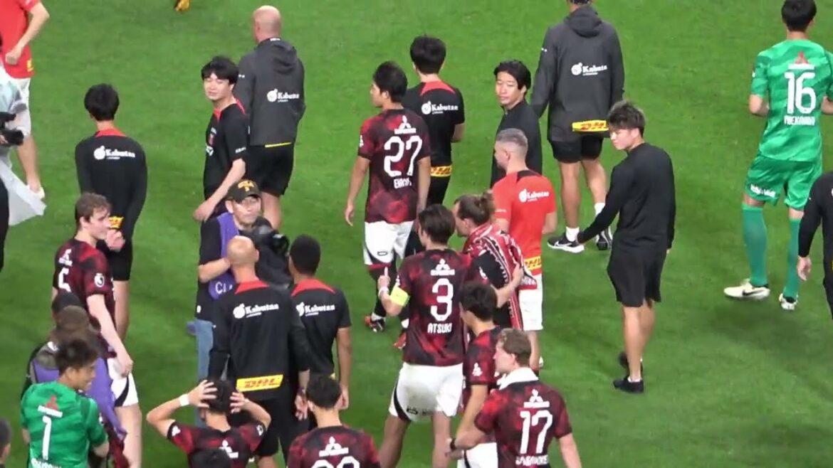 Salutations de Hiroki Sakai et Scholz et visite du lieu de la 21e journée de la J1 League « Urawa Reds vs. Jubilo Iwata »