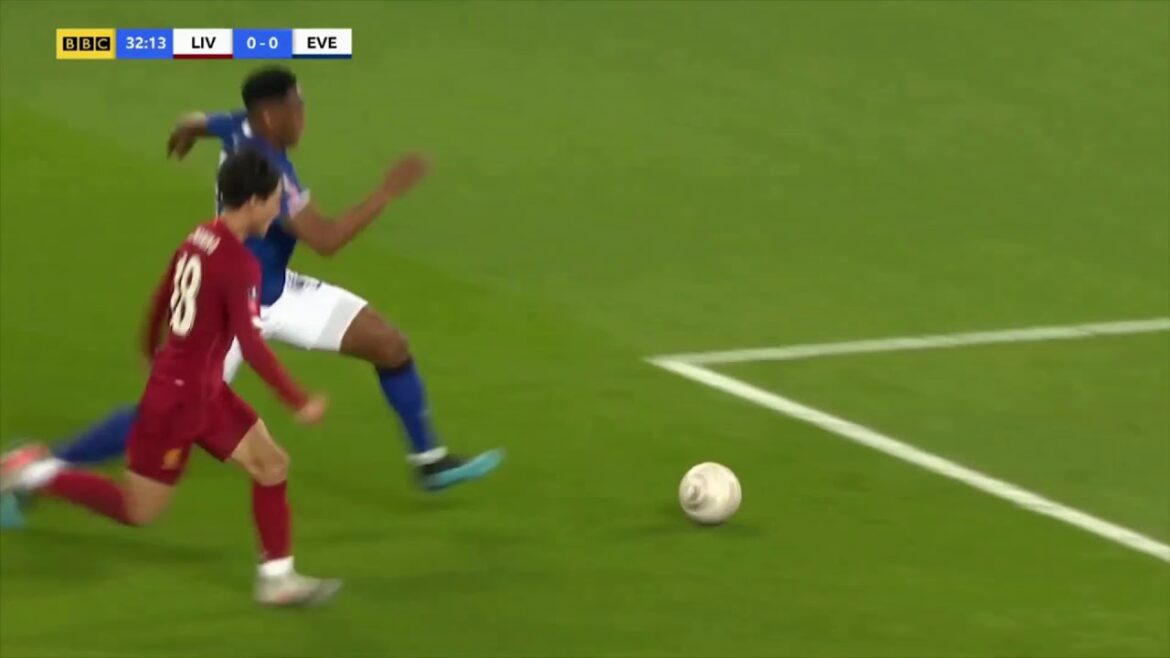 Début de Takumi Minamino contre Everton en 2020