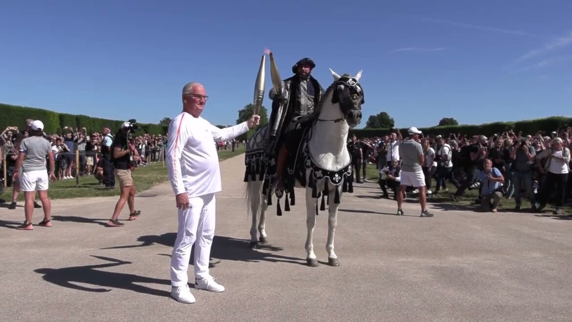 Relais de la Flamme olympique | Étape 52 - Loir-et-Cher | Jeux Olympiques de Paris 2024