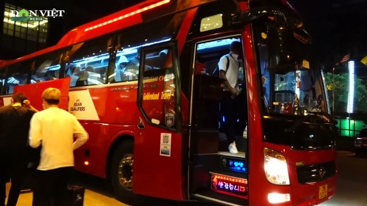 Takumi Minamino et les stars européennes débarquent tranquillement à Hanoï