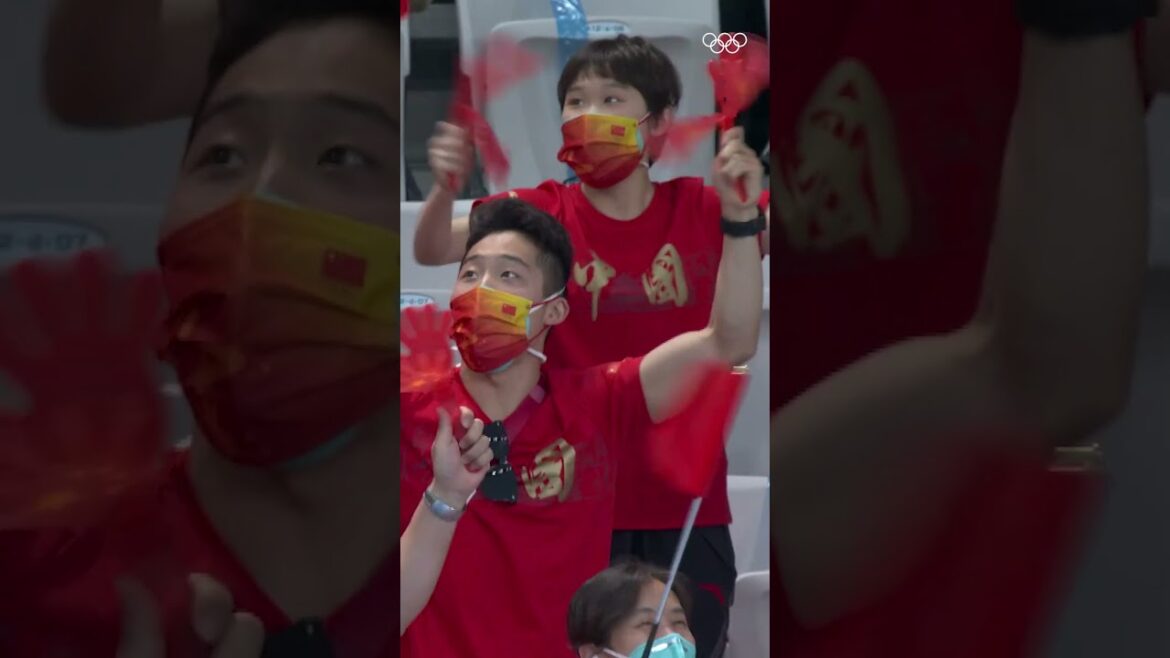 Perfection in sync. Shi Tingmao & Wang Han win gold at #Tokyo2020 in 3m synchro springboard 🇨🇳