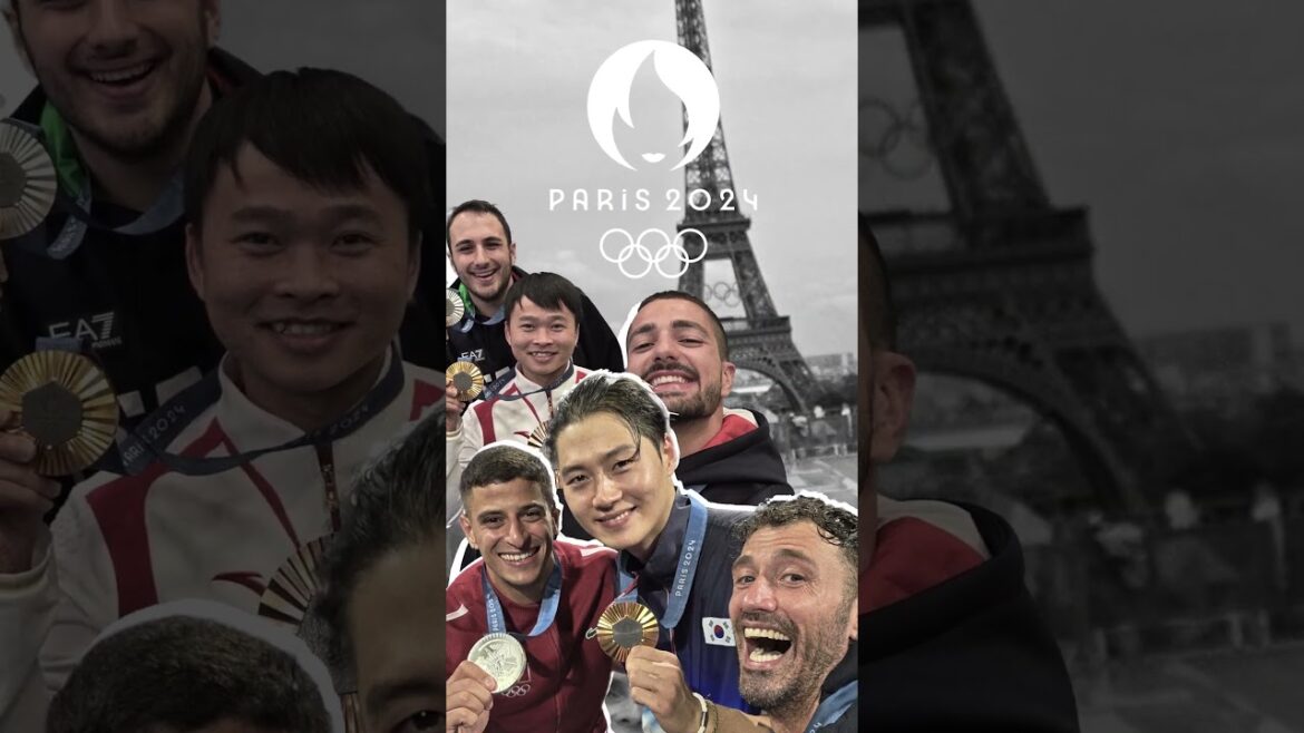 Our athletes radiate joy as they celebrate this monumental moment together. 🤩✨#Olympics #Samsung