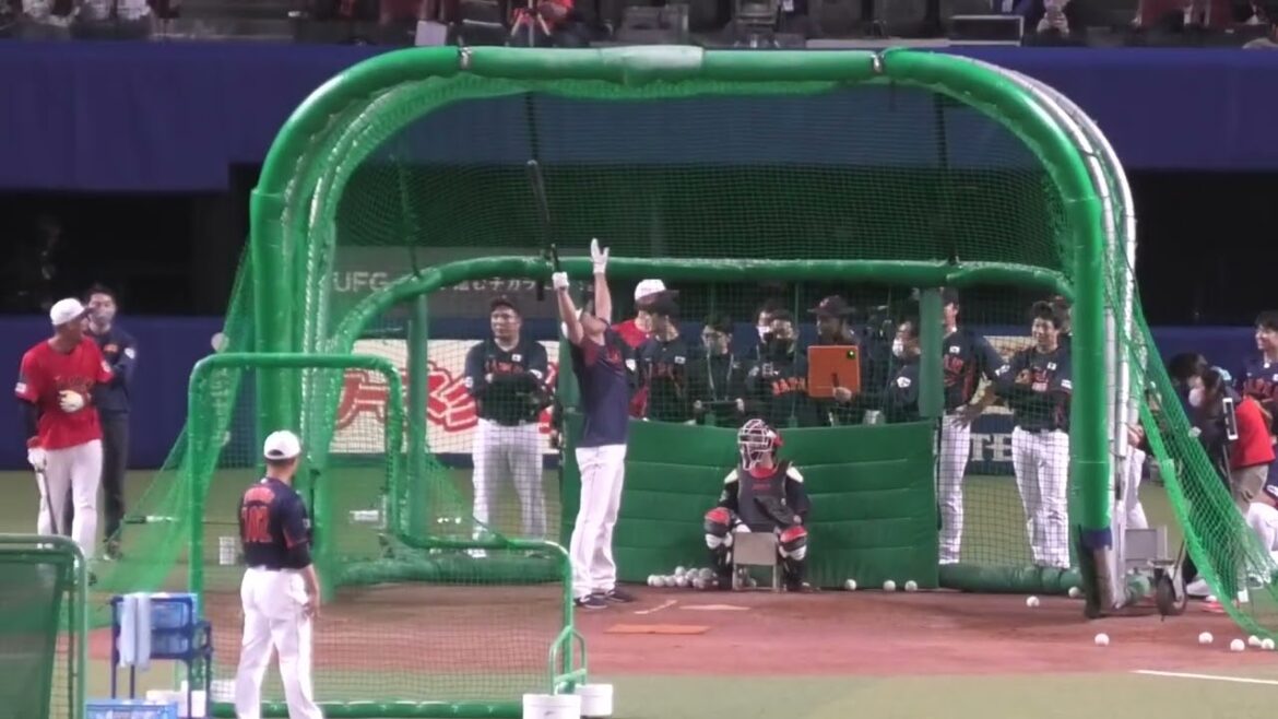 -2023.03.04-[SAMURAI JAPON]Entraînement au bâton de Shohei Otani avec une explosion de puissance majeure sur Banzai lorsque la balle atterrit sur le siège du 5ème étage !  Match d'échauffement WBC (contre Chunichi)