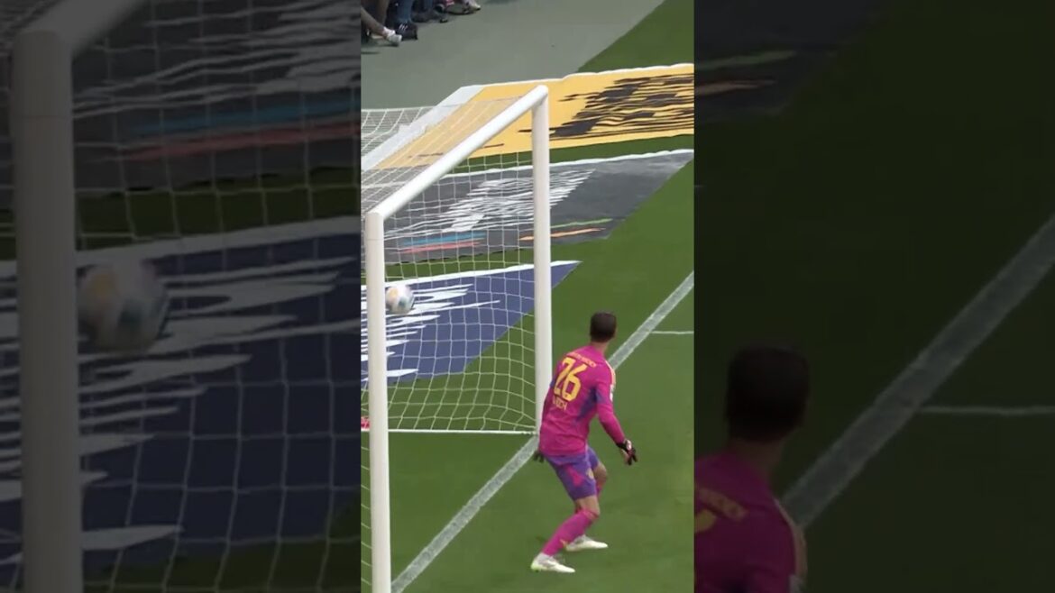 Ko affronte le Bayern !  |  But du Borussia de l’année 2023 |  #lespoulains #Itakura