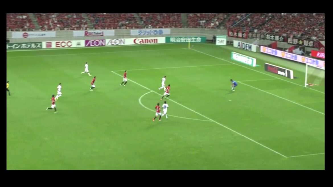 [Football]Le mouvement de Takuma Asano est parfait. Cependant... la vitesse était tellement incroyable que j'ai été époustouflé mdr