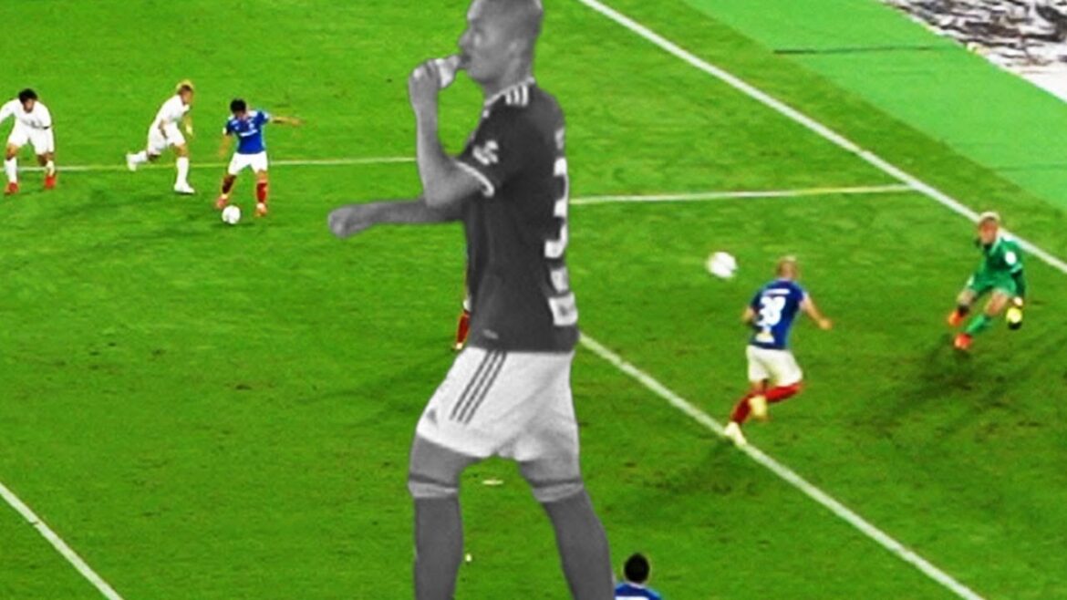 Défait par Daenen Maeda, seul leader du classement des buteurs du J1 Round 32 |