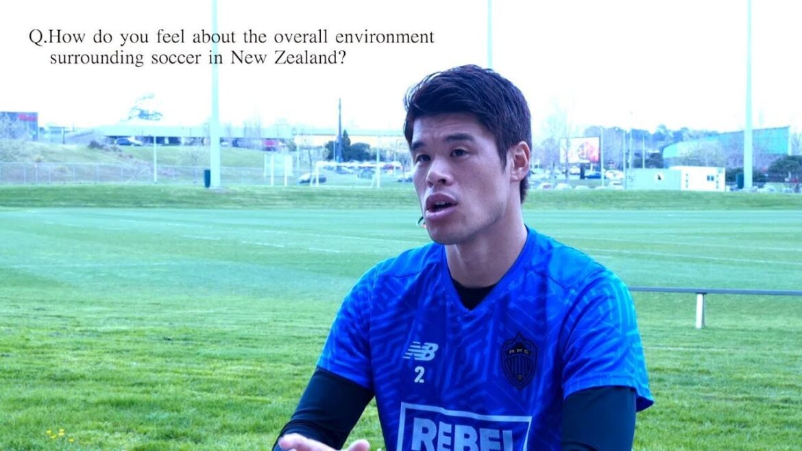 Le joueur Sakai-san rejoint l'Auckland FC, nous avons eu l'occasion de lui parler brièvement pendant qu'il s'entraînait.