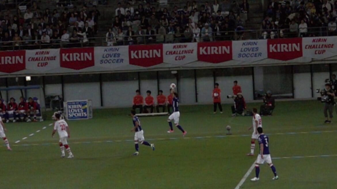 [Représentant du Japon dans une performance super lente]Match contre la Syrie ! Remise en jeu de #Hiroki Sakai ! #daihyo #Match de Syrie #Équipe nationale du Japon