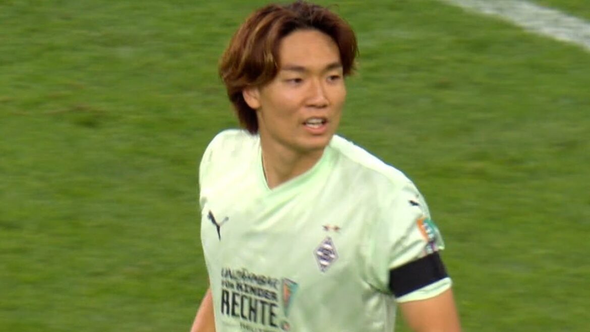 Akira Itakura, qui serait transféré au PSV, contribue à la victoire avec une cage inviolée grâce à sa solide défense ![25 novembre]