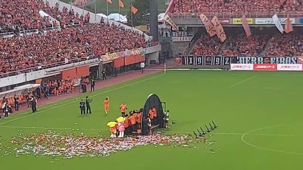 Je suppose qu'il savait qu'il partait. Une scène en larmes où Inui appelle Gonda #Shimizu S-Pulse #soccer #j league #Shuichi Gonda #Takashi Inui