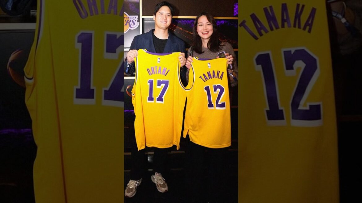 Shohei Ohtani et Mamiko Tanaka se présentent au match des Lakers 🏀 #shoheiohtani #ohtani #la #dodgers #tanaka Shohei Ohtani et Mamiko Tanaka se présentent au match des Lakers 🏀 #shoheiohtani #ohtani #la #dodgers #tanaka