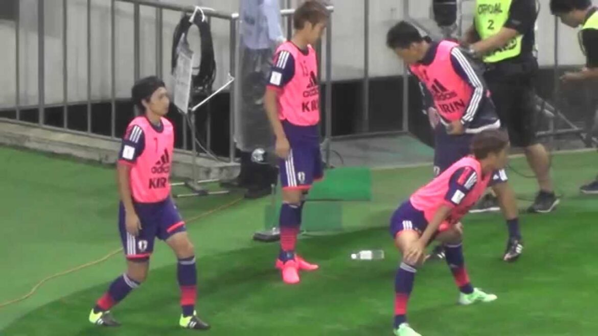 [Équipe nationale japonaise de football]Gaku Shibasaki sourit en téléchargeant les remplacements de joueurs !